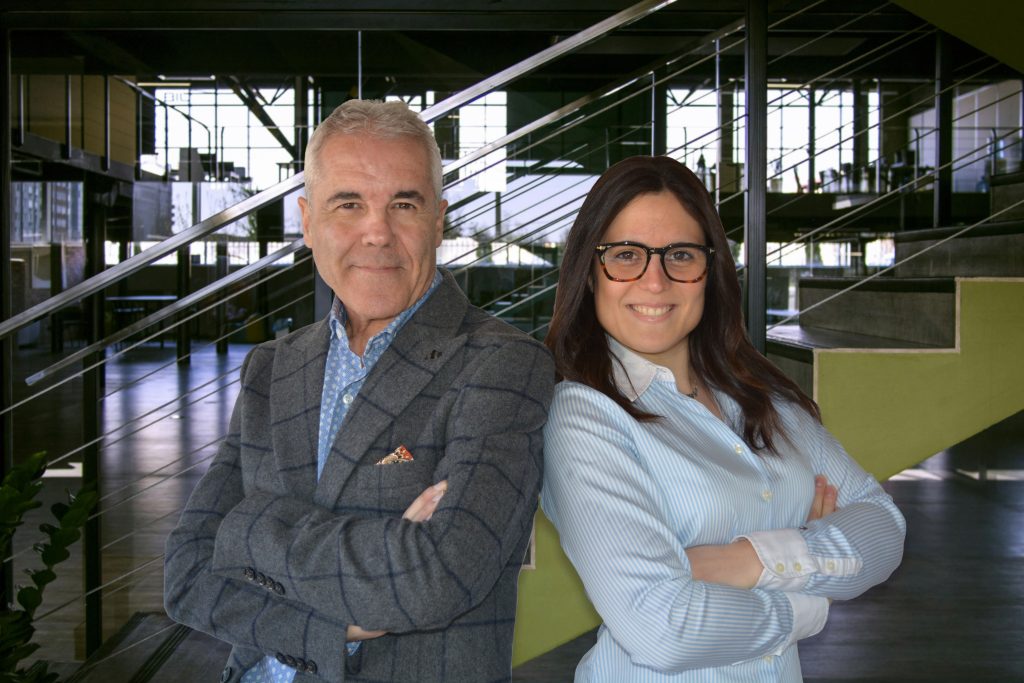 Agentes de seguros de José Antonio y Claudia Zamorano.