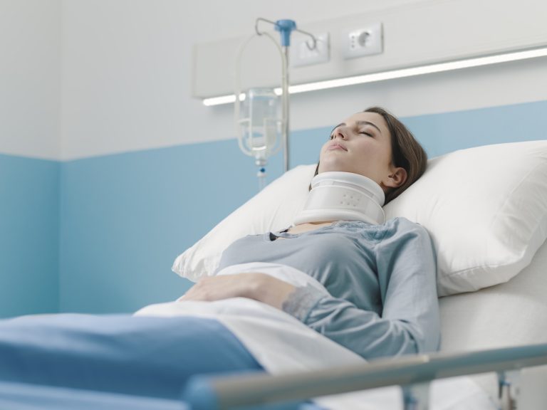 Paciente en el hospital después de un accidente.